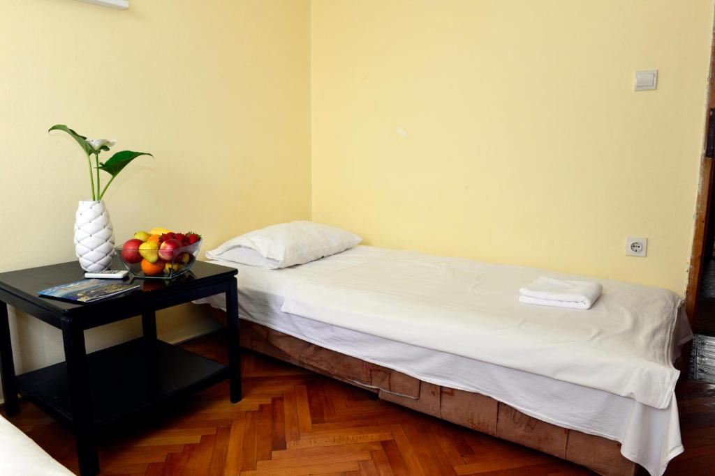 Postel nebo postele na pokoji v ubytování Sobe Tivat
