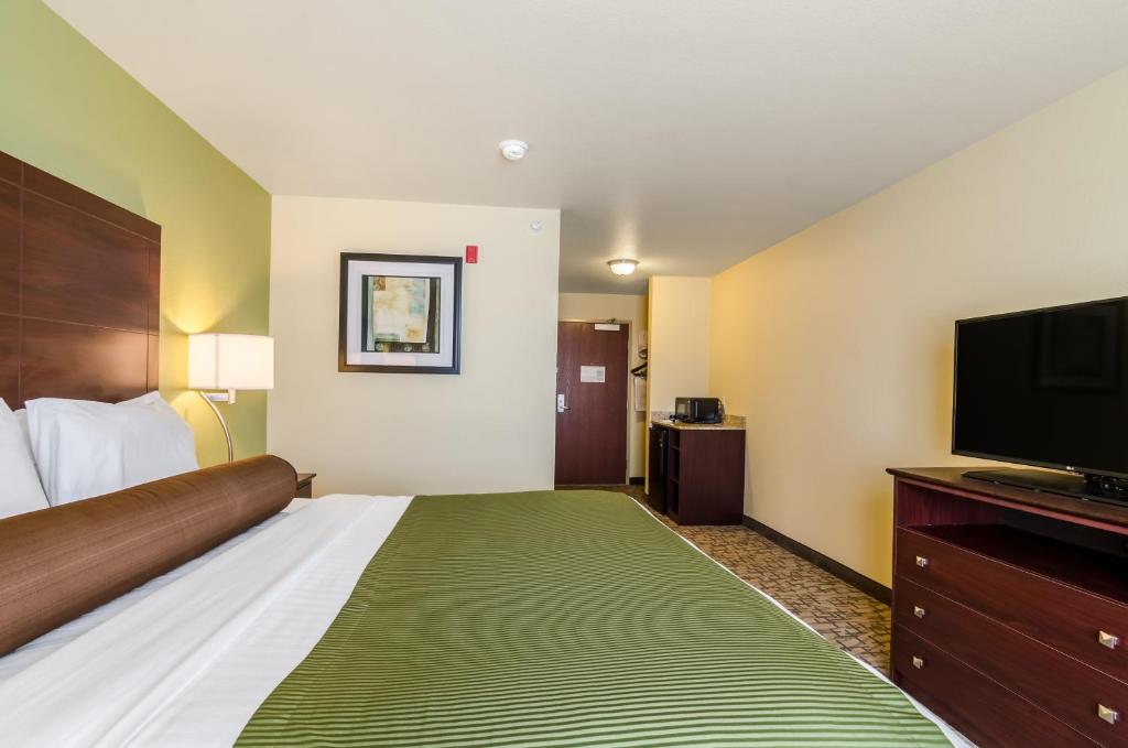 Cobblestone Hotel & Suites - McCook photo