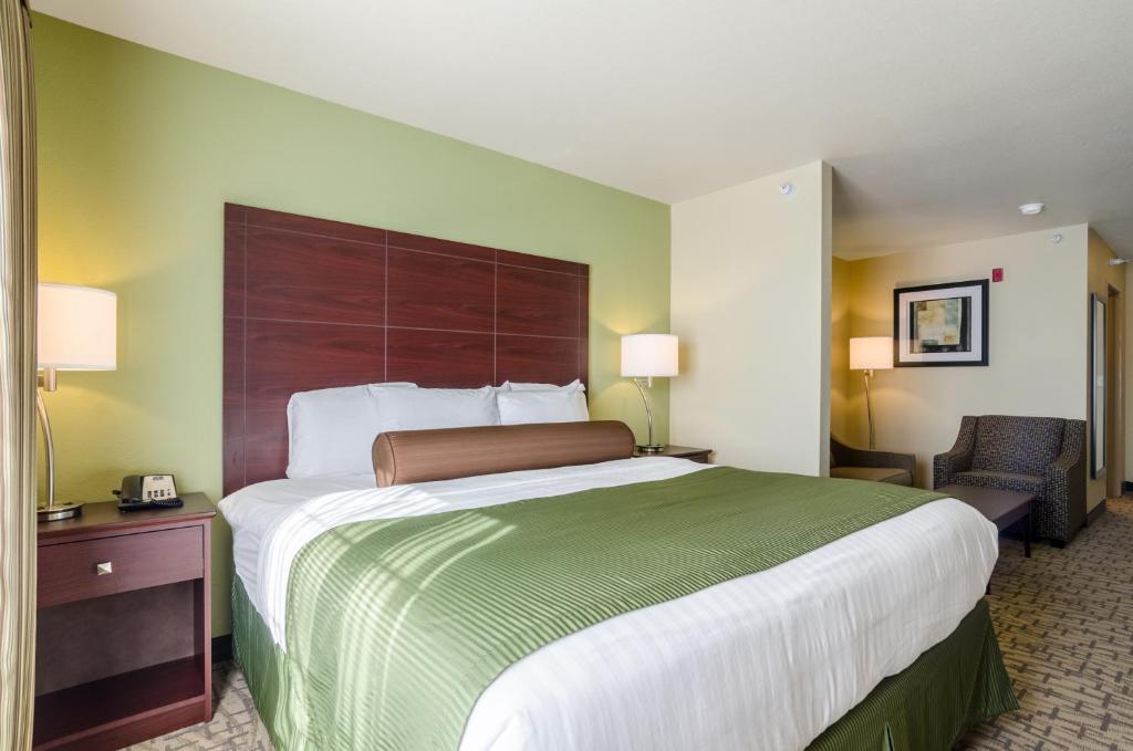 Cobblestone Hotel & Suites - McCook photo