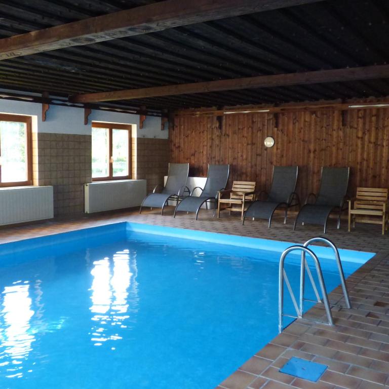 Bazén v ubytování Wieselmühle Forellenhof nebo v jeho okolí