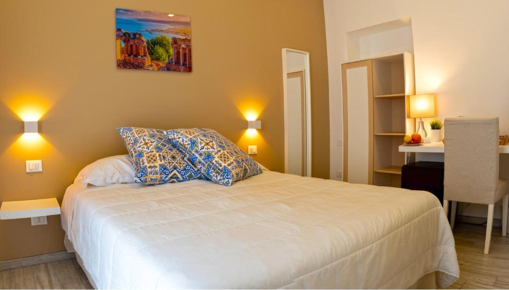 Taormina Bedda Rooms - 13