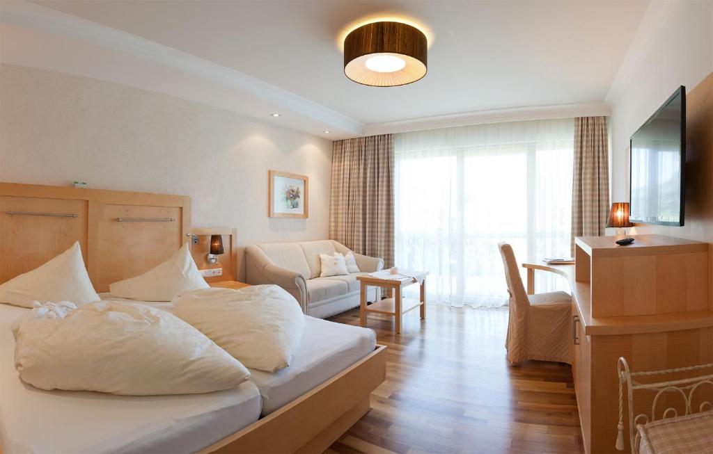 Posteľ alebo postele v izbe v ubytovaní Übergossene Alm Resort