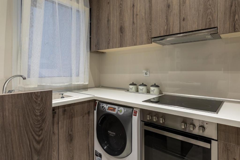 Kuchyň nebo kuchyňský kout v ubytování Cozy Apartment in City Center