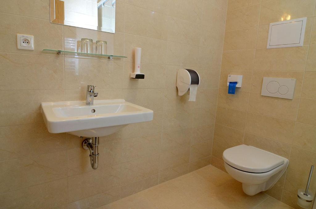 Koupelna v ubytování Hotel Bélier