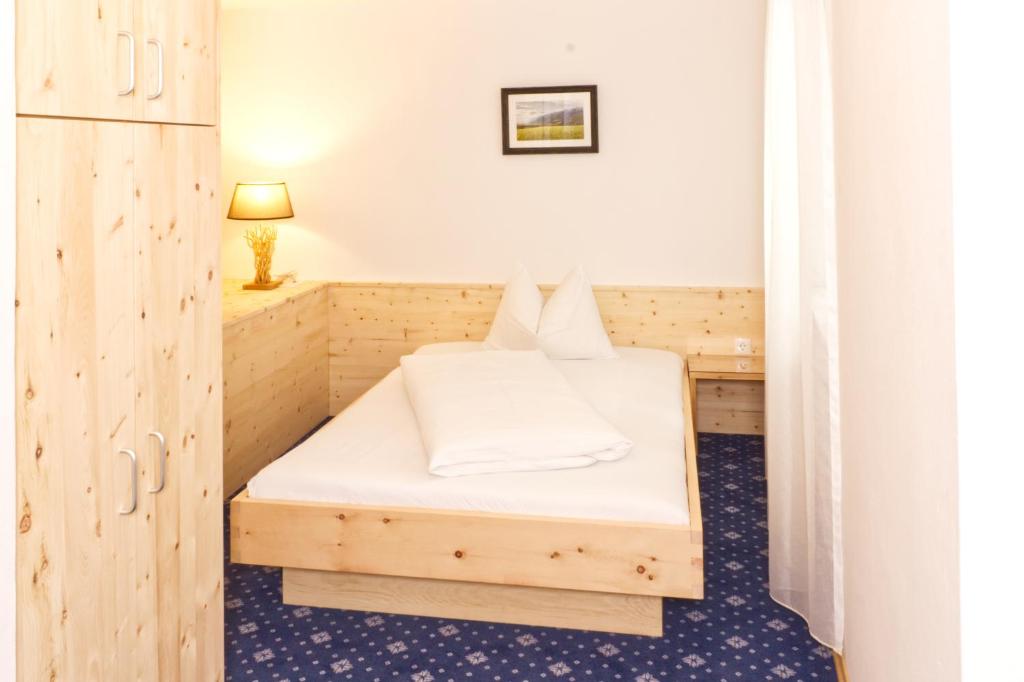 Postel nebo postele na pokoji v ubytování Pension & Residence Astoria
