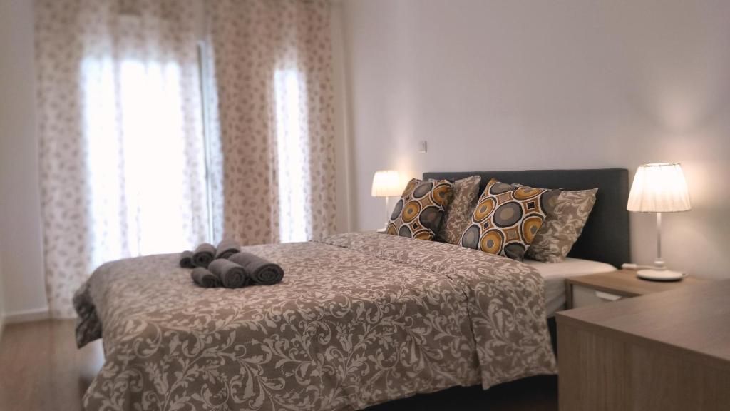 a bedroom with a bed with two stuffed animals on it at Lisbon central apartment in Entrecampos in Lisbon