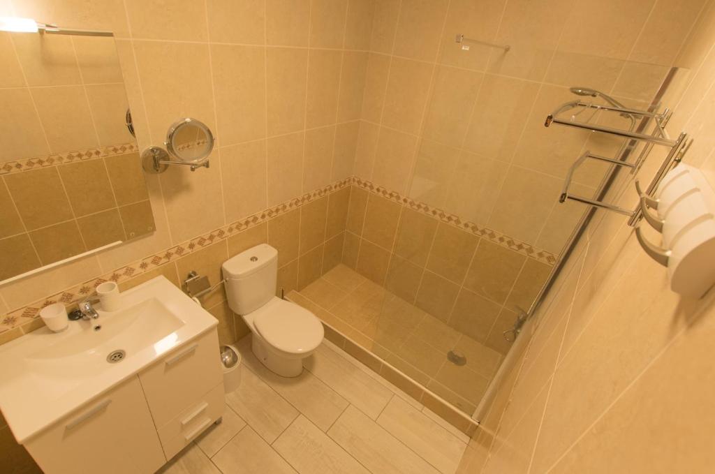 A bathroom at El Cardon Las Vistas - TENESOL RENTALS