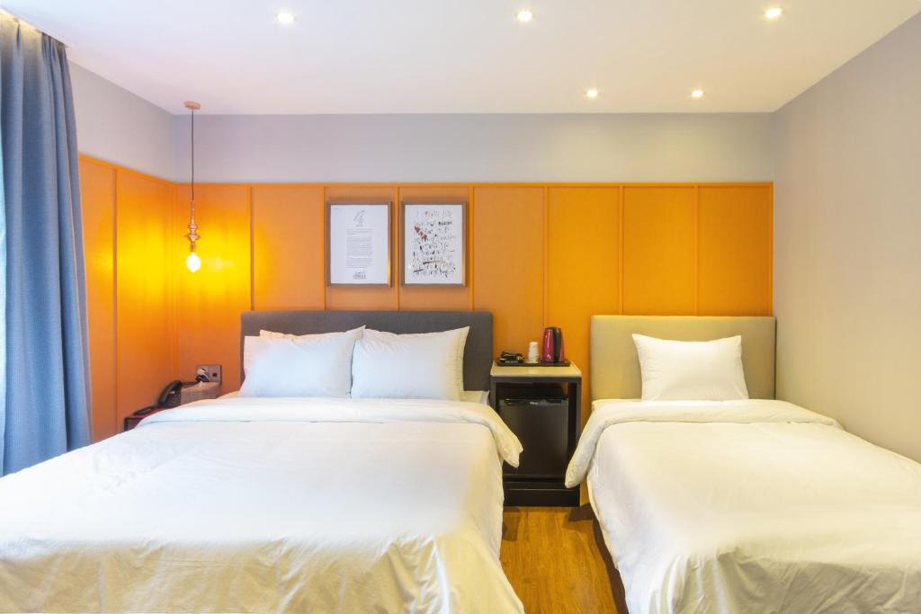Postel nebo postele na pokoji v ubytování BrownDot Hotel Centum