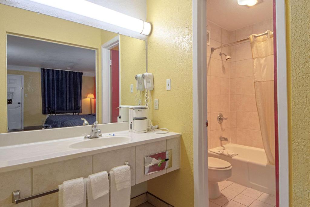 Economy Inn & Suites - Chambre Queen Avec Deux Lits Queen - Non-fumeur