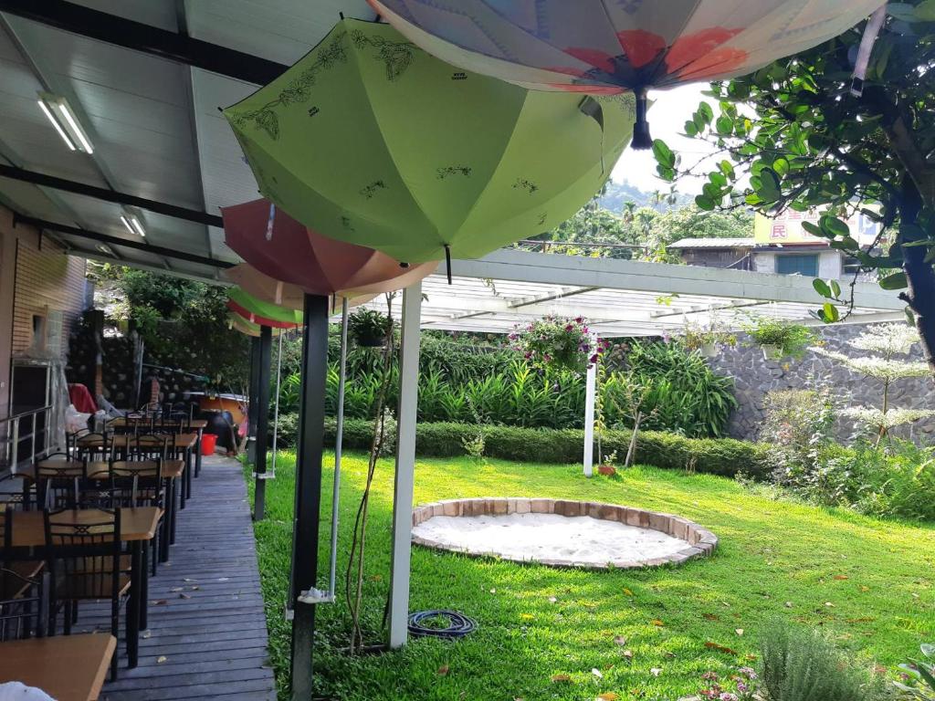 Aed väljaspool majutusasutust Ta Li Wen B&B