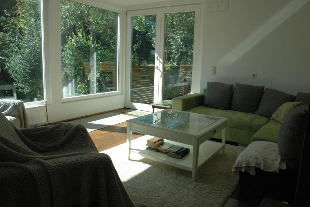 Posedenie v ubytovaní Ruhige, große Ferienwohnung am Mühlberg, Stadtrand