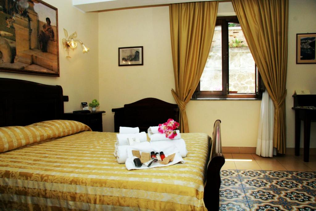 Postel nebo postele na pokoji v ubytování Hotel U' Bais