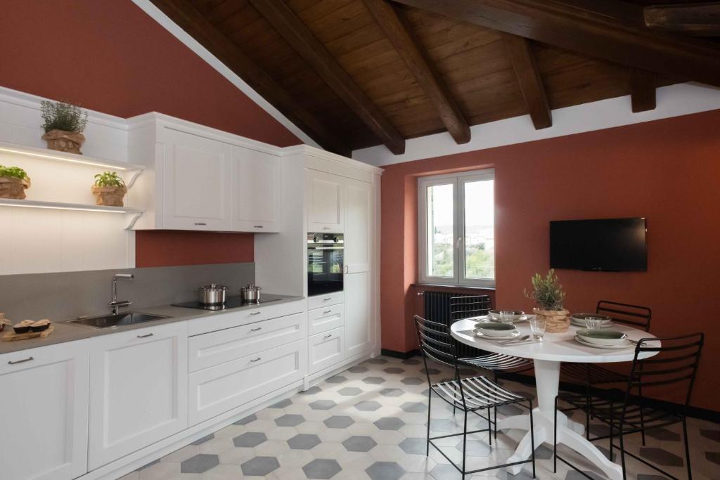 Kuchyň nebo kuchyňský kout v ubytování Agriturismo Ca Du Briccu