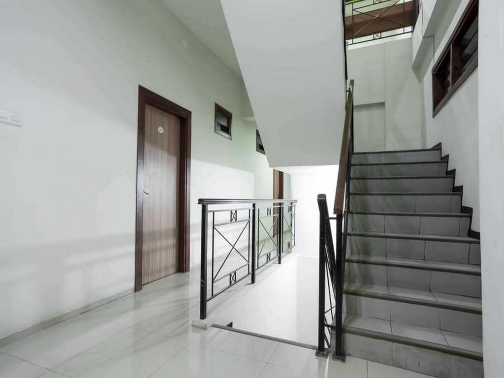 Ảnh trong thư viện ảnh của RedDoorz @ Panglima Sudirman ở Surabaya
