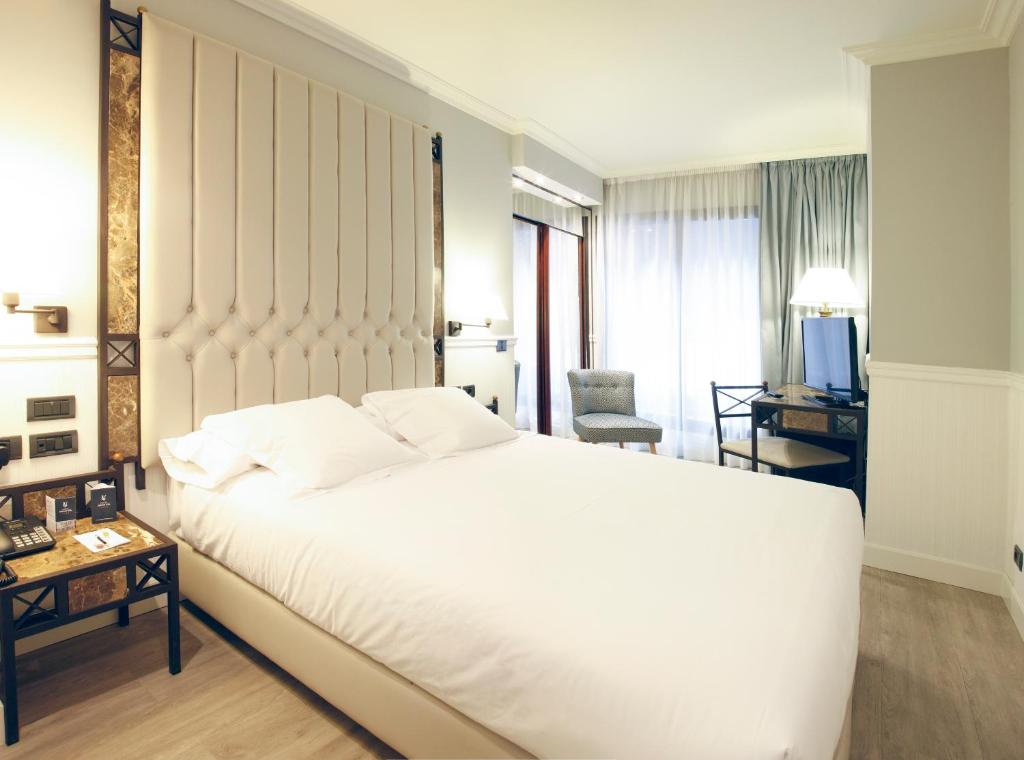 Hotel Gran Via - Habitación De La Reina