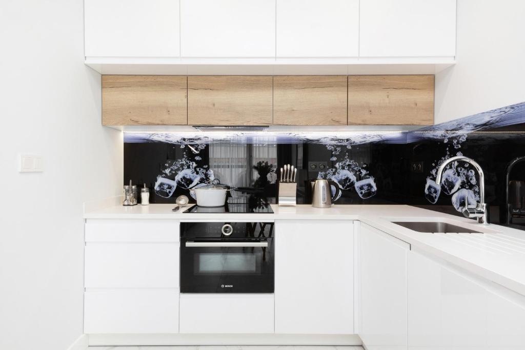 Kuchyňa alebo kuchynka v ubytovaní Apartments Warsaw Przyokopowa by Noclegi Renters