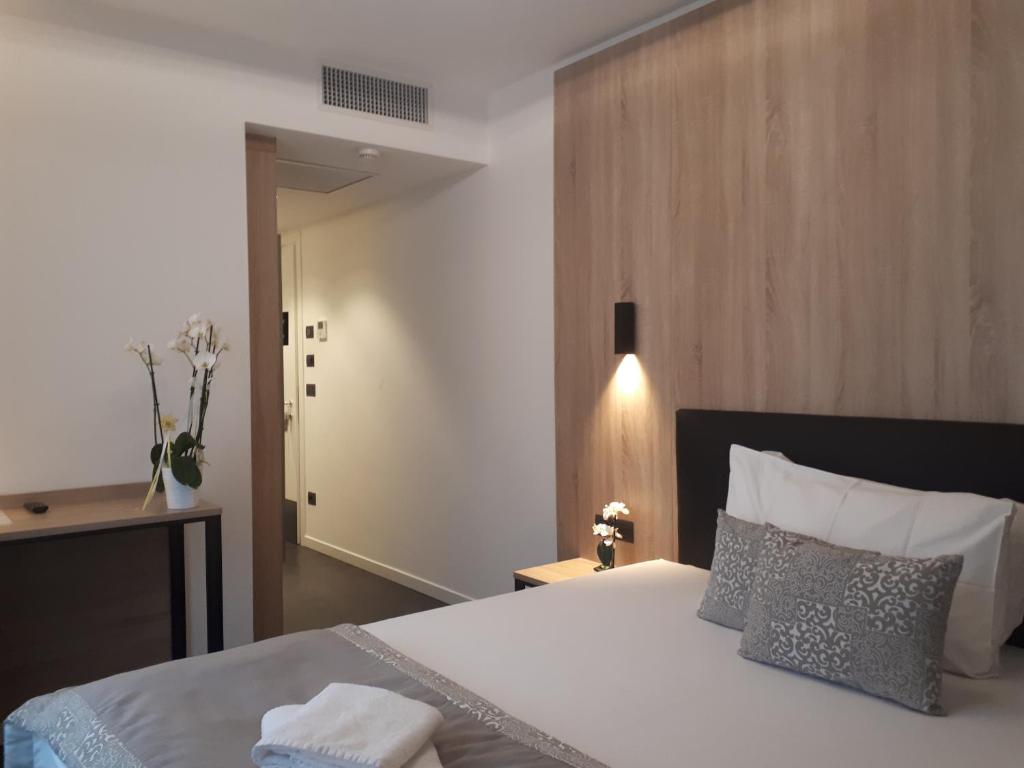 Postel nebo postele na pokoji v ubytování Tourist Hotel