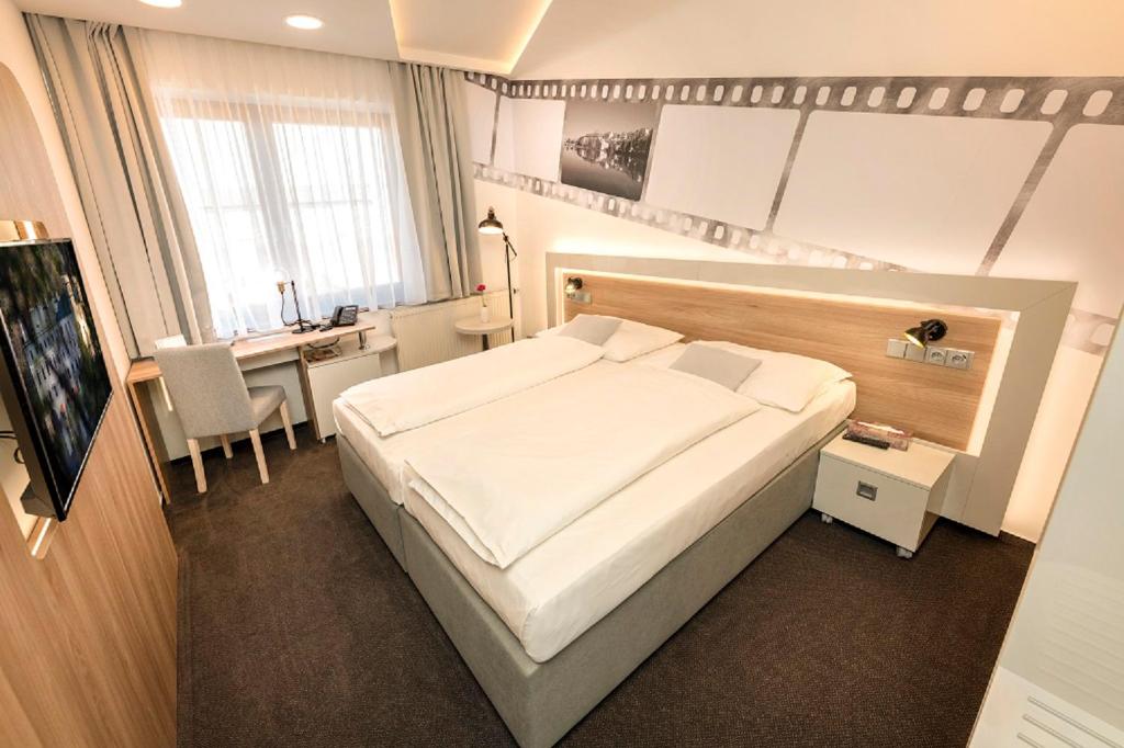 Postel nebo postele na pokoji v ubytování Hotel Biograf
