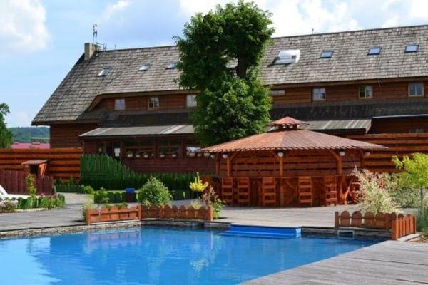 Bazén v ubytovaní Hotel Karczma u Macieja alebo v jeho blízkosti