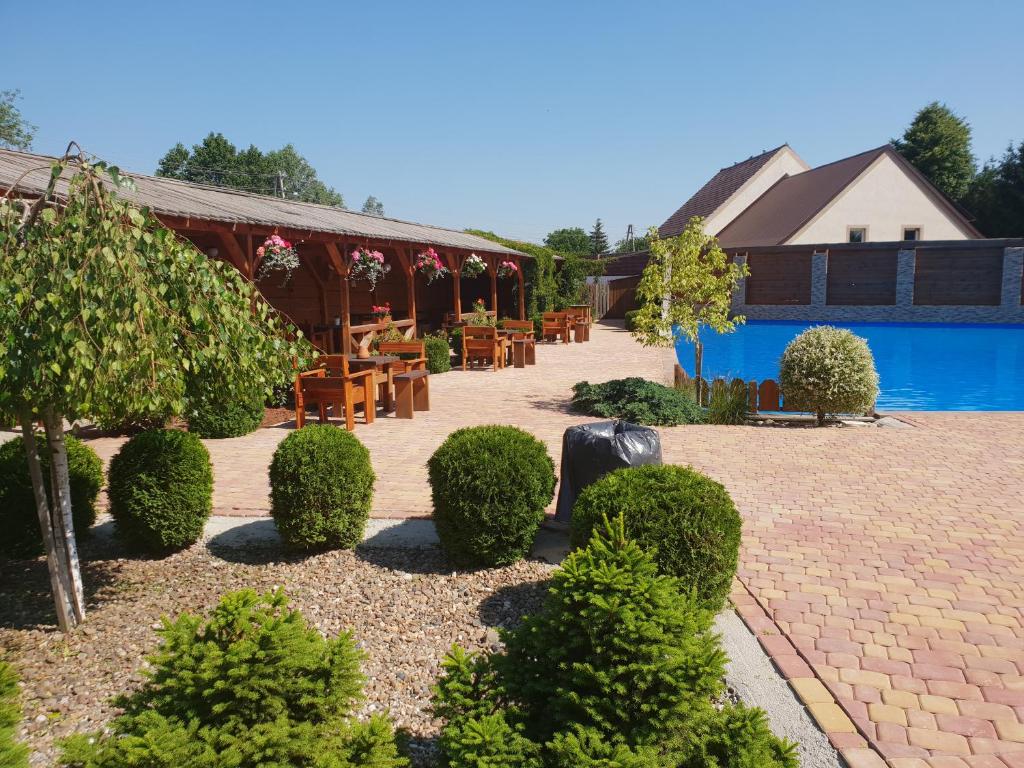 Bazén v ubytovaní Hotel Karczma u Macieja alebo v jeho blízkosti