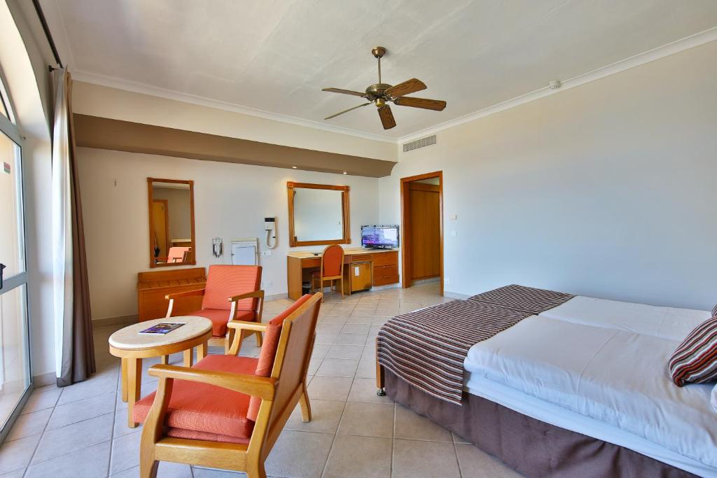 Paradise Bay Resort - 
