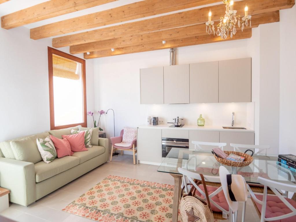 Kuchyň nebo kuchyňský kout v ubytování Es Palauet New duplex in Ibiza center with Dalt Vila views