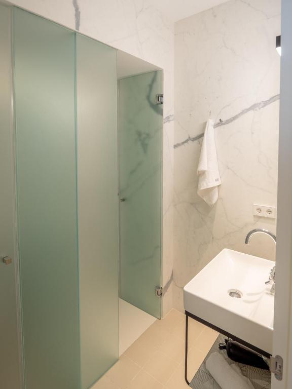 Koupelna v ubytování Es Palauet New duplex in Ibiza center with Dalt Vila views