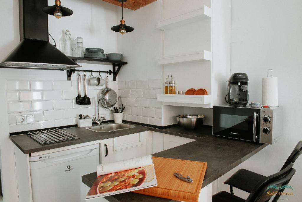Kuchyňa alebo kuchynka v ubytovaní Sol Ohana Apartamento Boutique