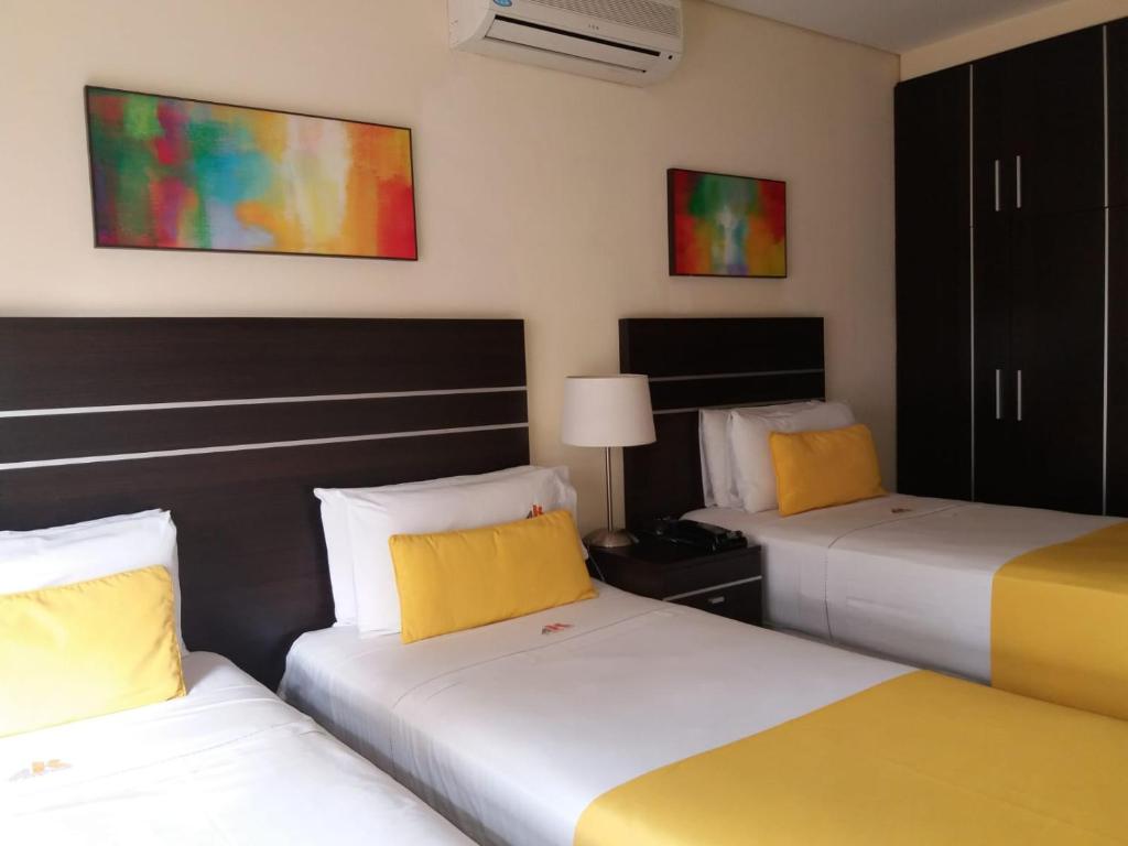 Postel nebo postele na pokoji v ubytování Puerto Mercado Hotel
