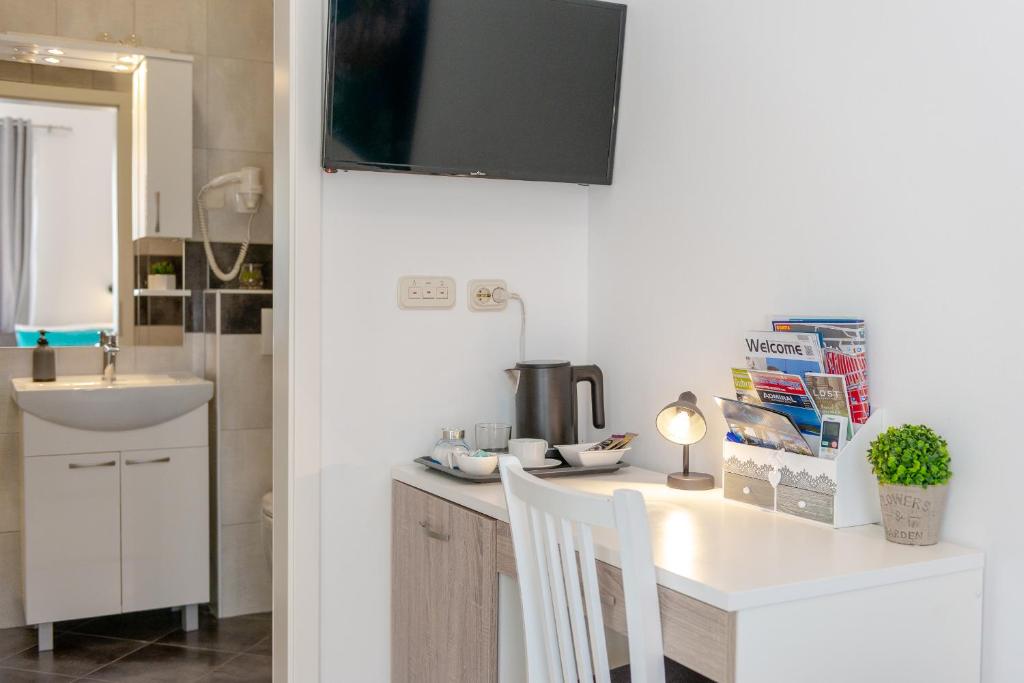 Studio Apartment & Room TEN - Free parking - 19