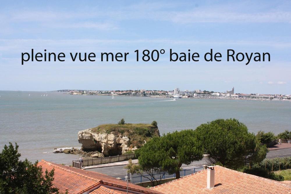 a picture of a beach with a rock in the water at Appartement Vue Mer 180deg in Saint-Georges-de-Didonne