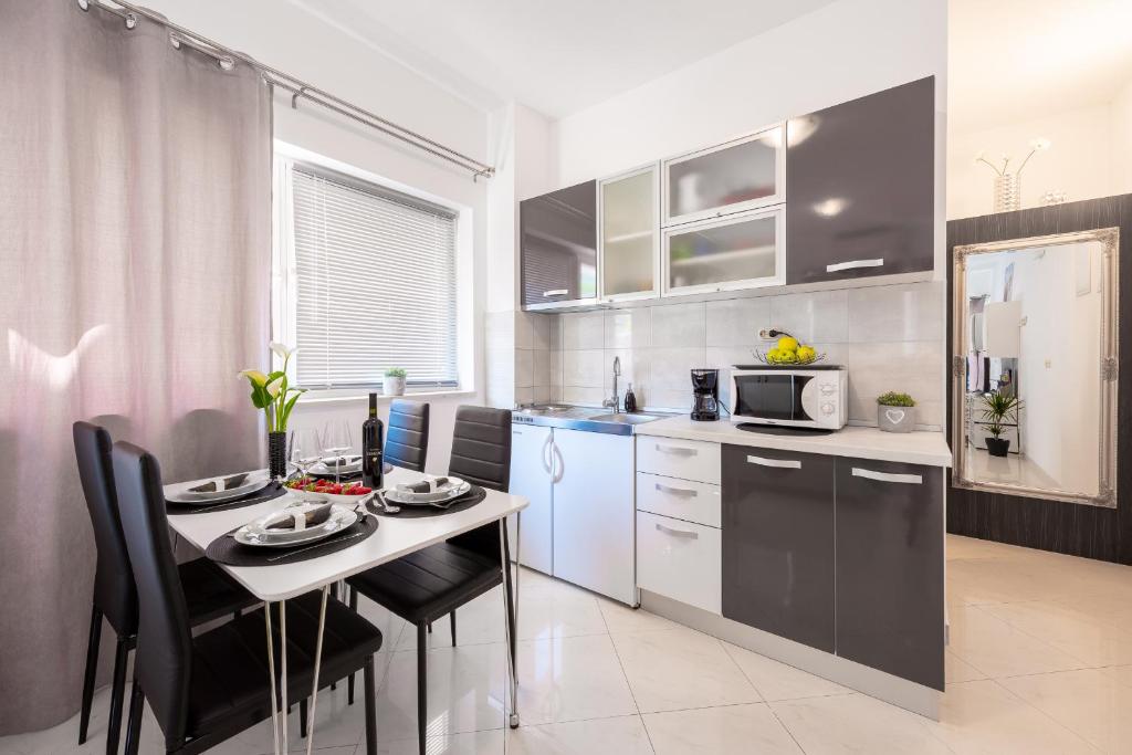 Studio Apartment & Room TEN - Free parking - 10