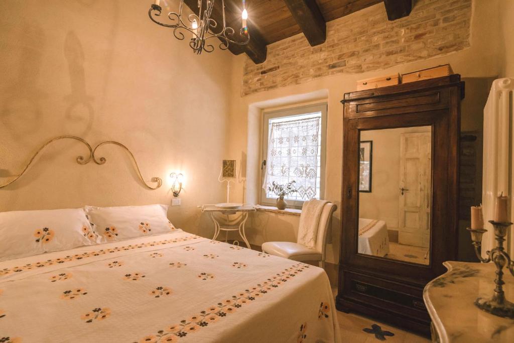 A bed or beds in a room at GaeLeon Campofilone