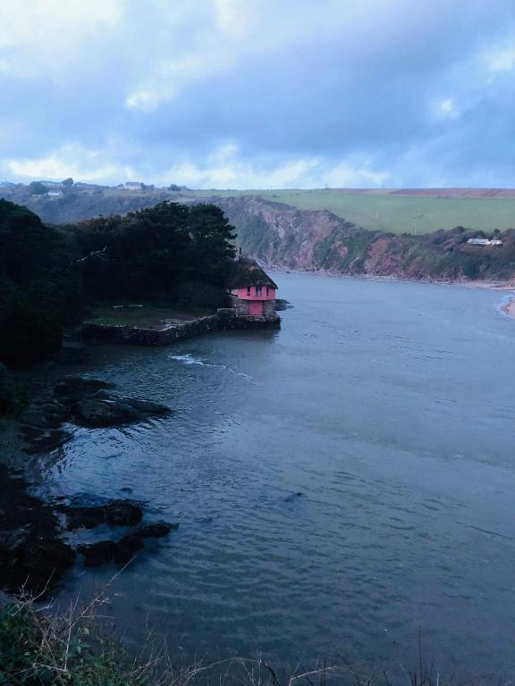 a house in the middle of a large body of water at The Downs, Thurlestone, South Devon, close to several beaches in Kingsbridge