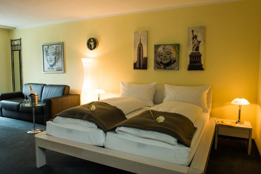 Postel nebo postele na pokoji v ubytování Hotel & Bildungszentrum Matt