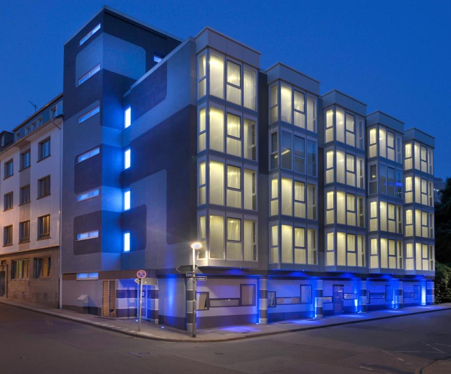 Tòa nhà nơi khách sạn căn hộ tọa lạc