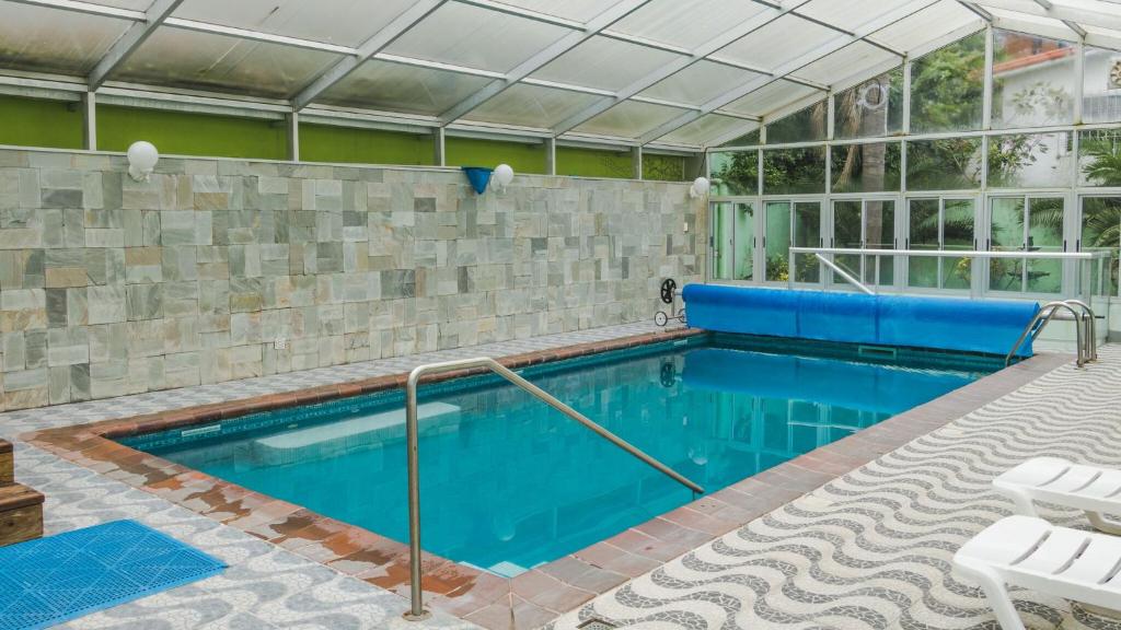 Bazén v ubytování Hotel Ricadi nebo v jeho okolí