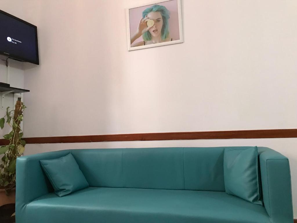 Televízia a/alebo spoločenská miestnosť v ubytovaní Albergue las Veletas