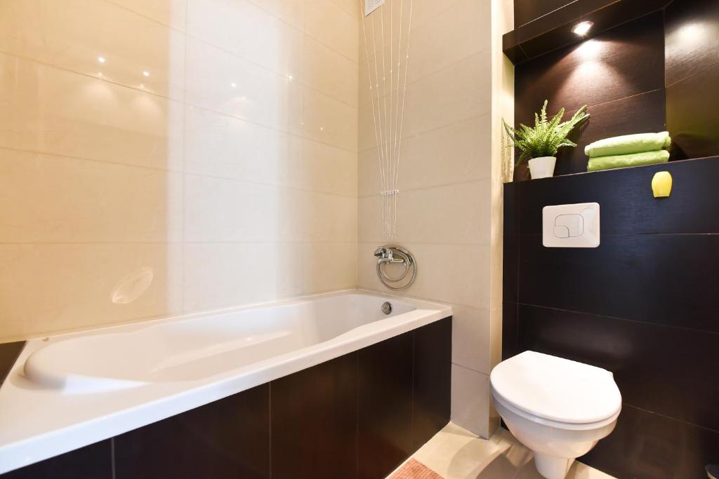 Kúpeľňa v ubytovaní APARTAMENT CENTRUM - 2 z miejscem parkingowym