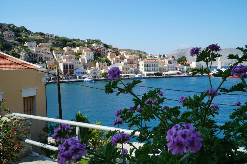 Imagen de la galería de Apartment Gialos, en Symi