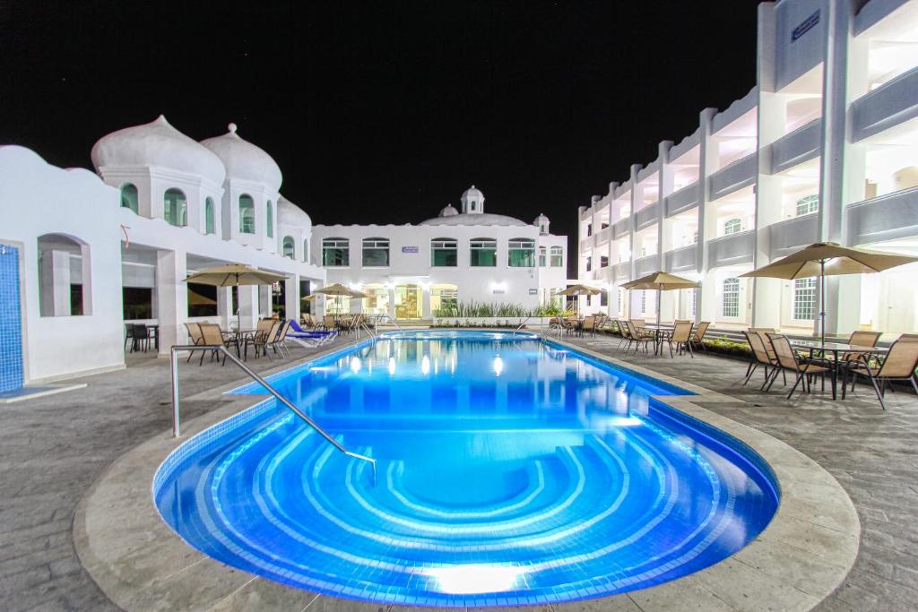 Bazén v ubytování Hotel Splash Inn nebo v jeho okolí