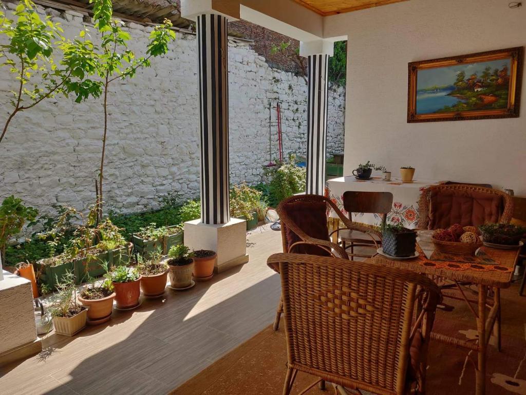 Posezení v ubytování Private Apartment Elbasan Historic Center