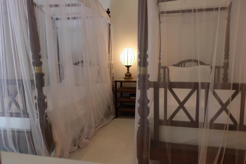 Postel nebo postele na pokoji v ubytování Orchard House Galle