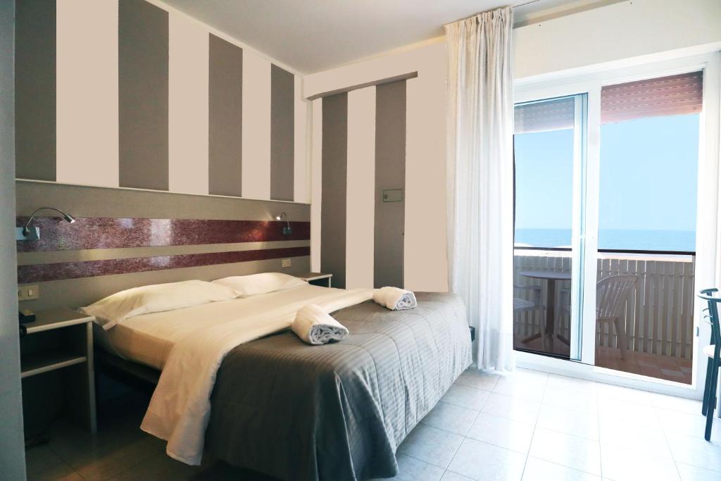 Postel nebo postele na pokoji v ubytování Hotel Righetto Fronte Mare