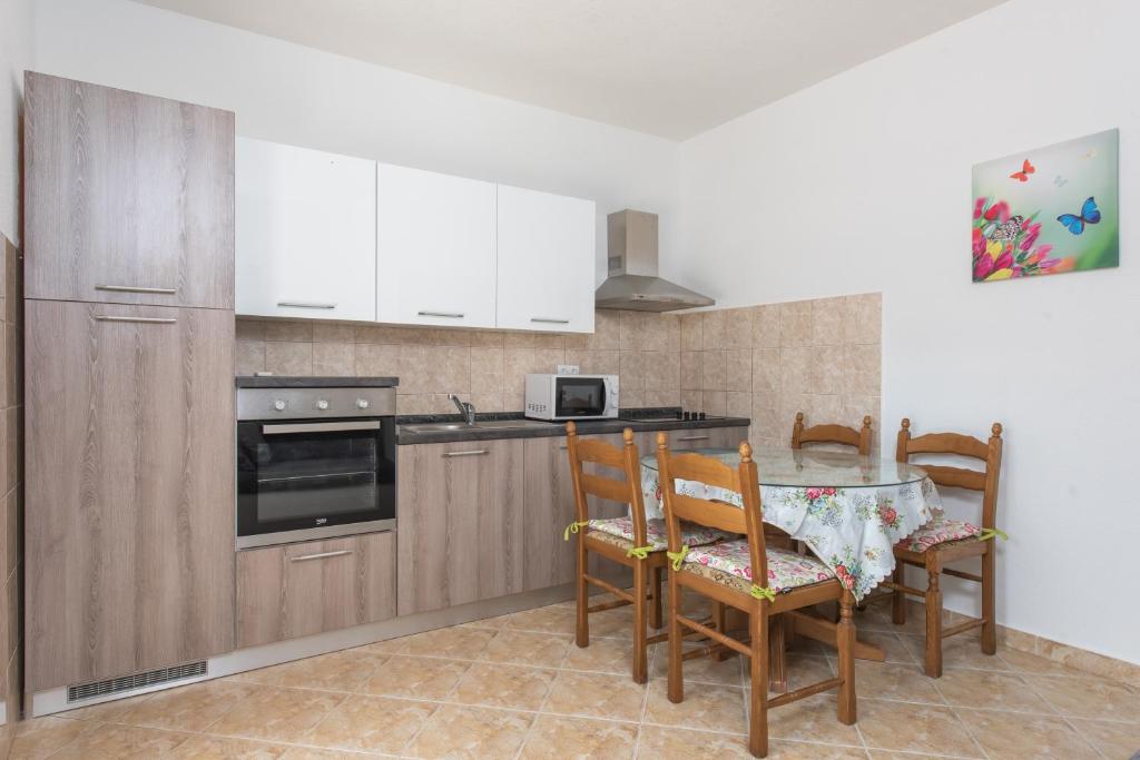 Apartments & Rooms Seaside - 6