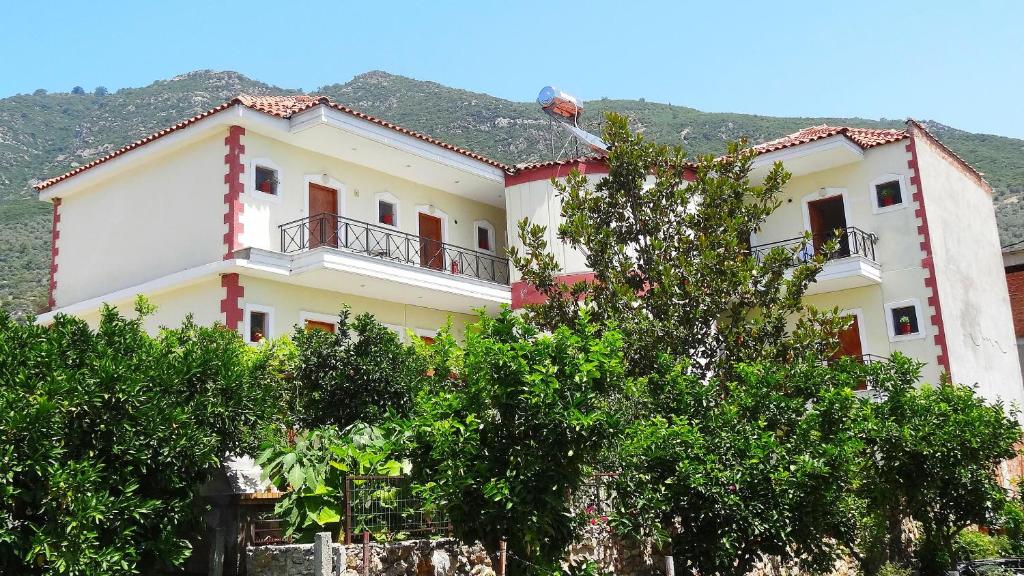 Γενική θέα στο βουνό ή θέα στο βουνό από  αυτό το ξενοδοχείο διαμερισμάτων