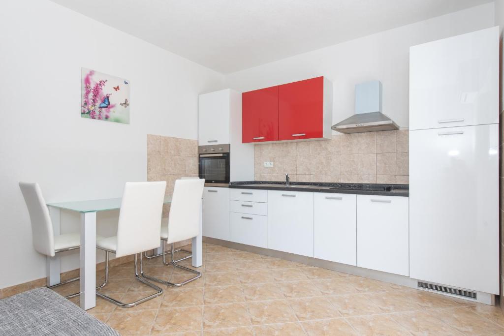 Apartments & Rooms Seaside - 18