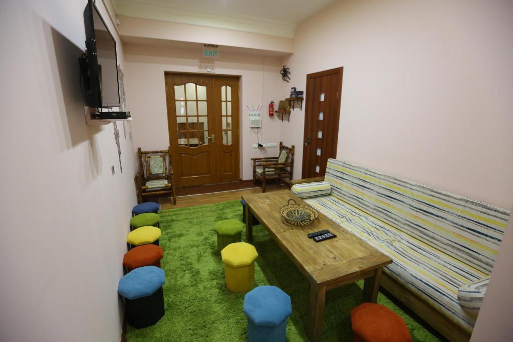 TV a/nebo společenská místnost v ubytování Avenue Hostel Yerevan