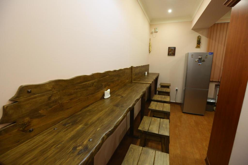 Kuchyň nebo kuchyňský kout v ubytování Avenue Hostel Yerevan