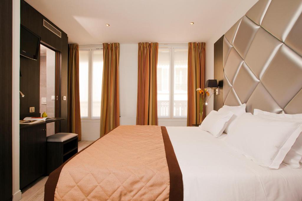 
2 Connecting Superior Rooms
